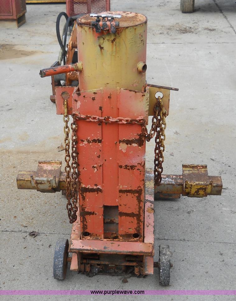 image for item 7841 Royal SAV T hoist air jack