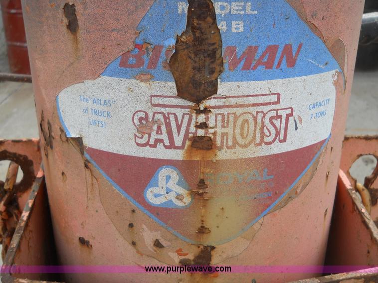 image for item 7841 Royal SAV T hoist air jack