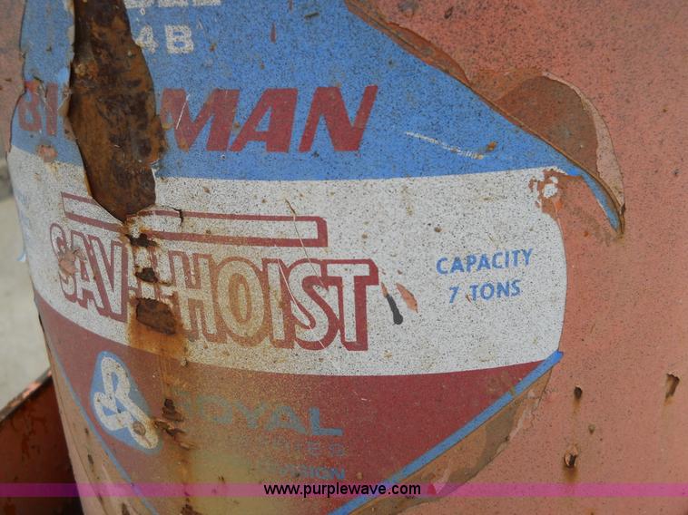 image for item 7841 Royal SAV T hoist air jack