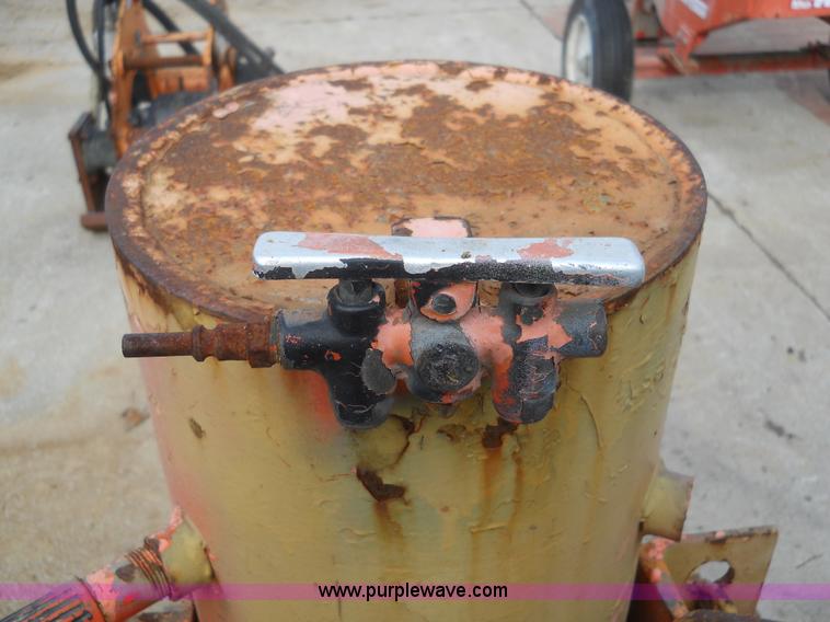 image for item 7841 Royal SAV T hoist air jack