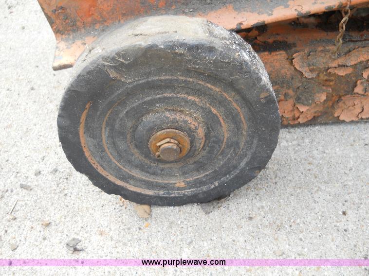 image for item 7841 Royal SAV T hoist air jack