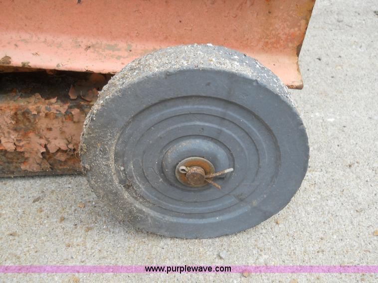 image for item 7841 Royal SAV T hoist air jack