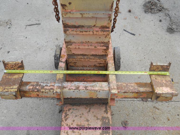 image for item 7841 Royal SAV T hoist air jack