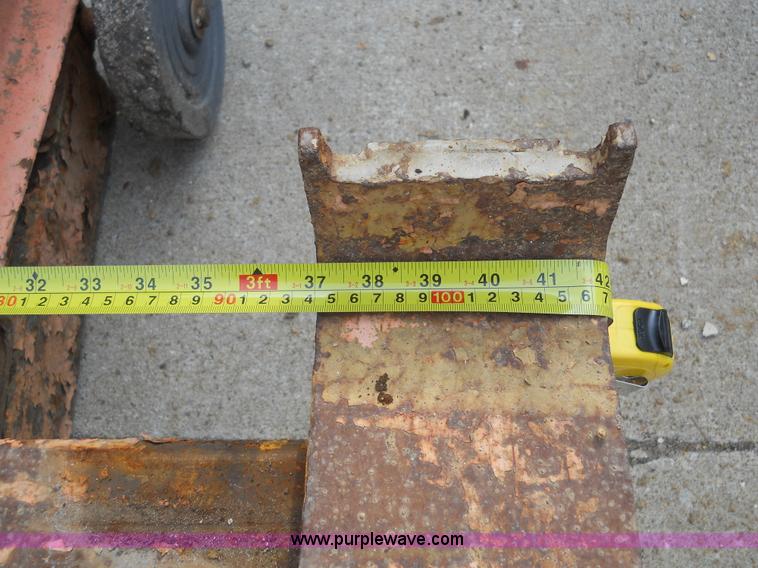 image for item 7841 Royal SAV T hoist air jack