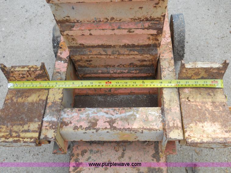 image for item 7841 Royal SAV T hoist air jack