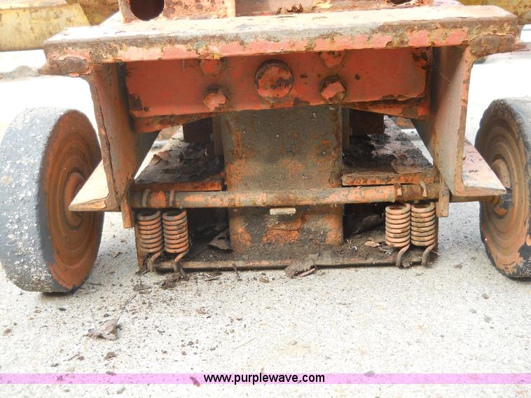 image for item 7841 Royal SAV T hoist air jack