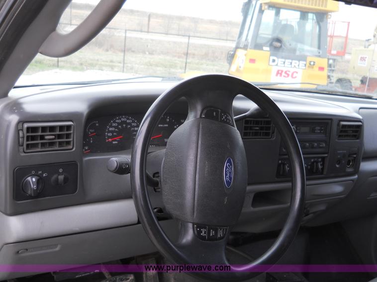 image for item 7847 2004 Ford F550 Super Duty SX truck