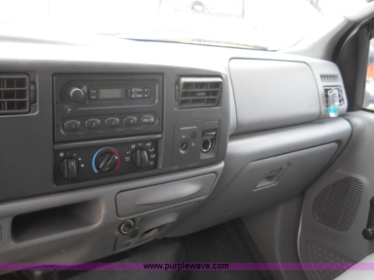 image for item 7847 2004 Ford F550 Super Duty SX truck