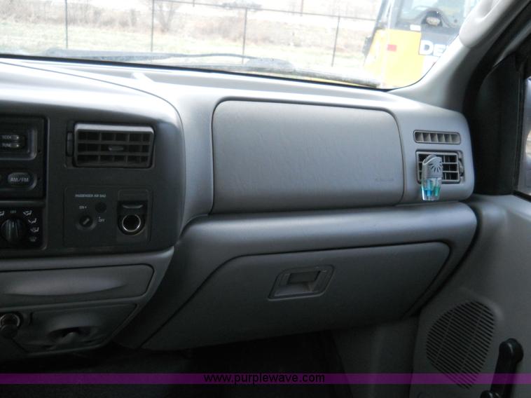 image for item 7847 2004 Ford F550 Super Duty SX truck