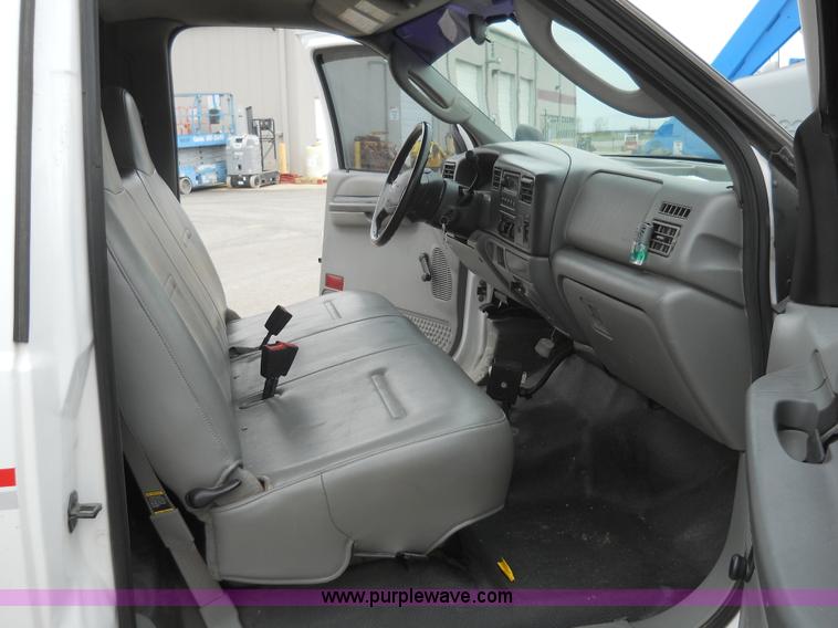 image for item 7847 2004 Ford F550 Super Duty SX truck