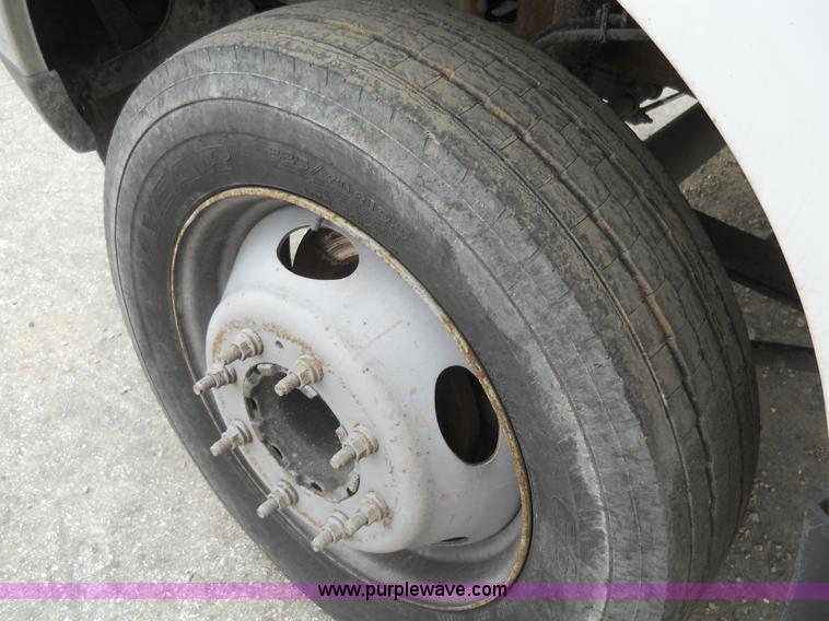 image for item 7847 2004 Ford F550 Super Duty SX truck