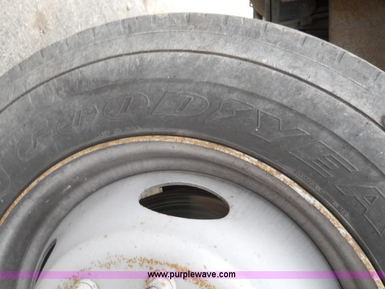 image for item 7847 2004 Ford F550 Super Duty SX truck