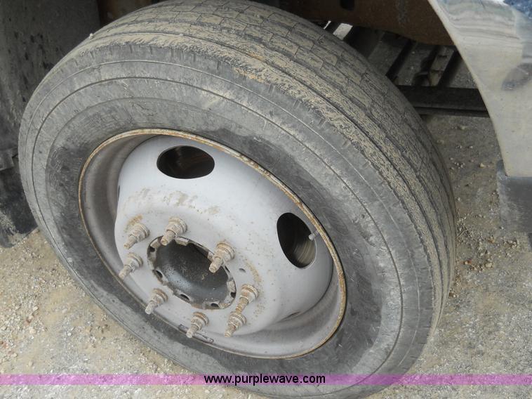 image for item 7847 2004 Ford F550 Super Duty SX truck