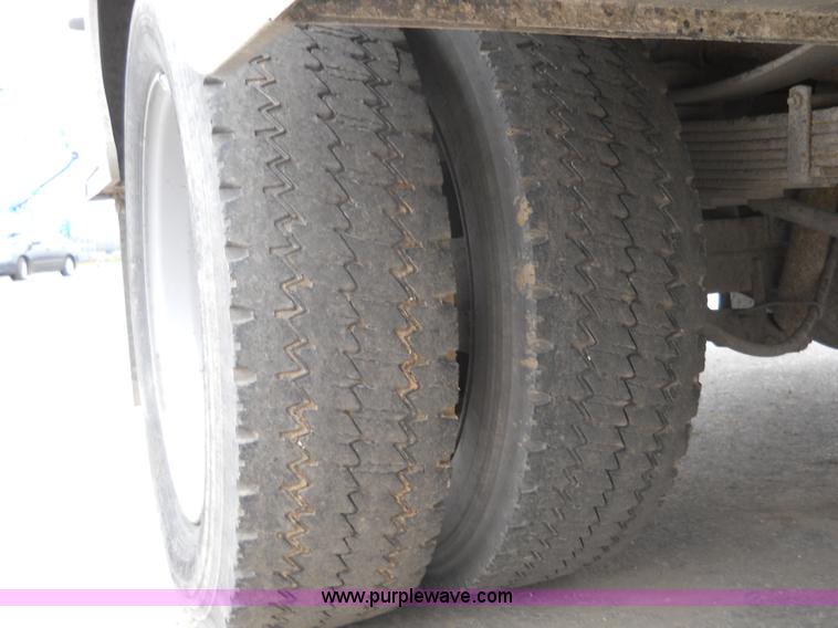 image for item 7847 2004 Ford F550 Super Duty SX truck