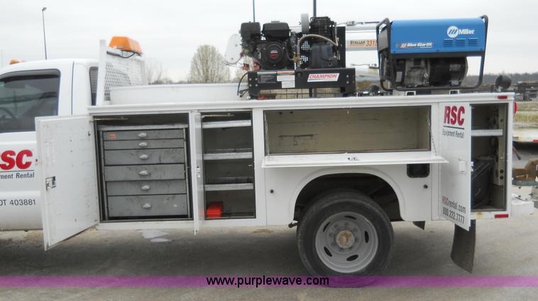 image for item 7847 2004 Ford F550 Super Duty SX truck