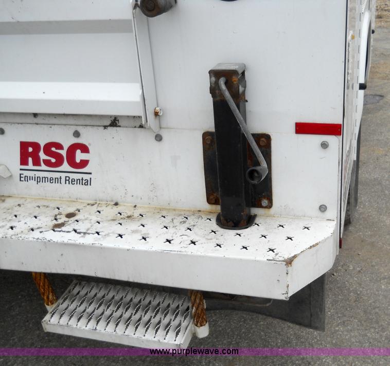 image for item 7847 2004 Ford F550 Super Duty SX truck