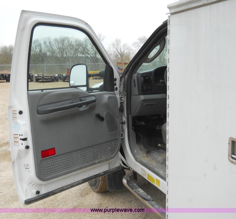 image for item 7848 2006 Ford F550 Super Duty XL truck