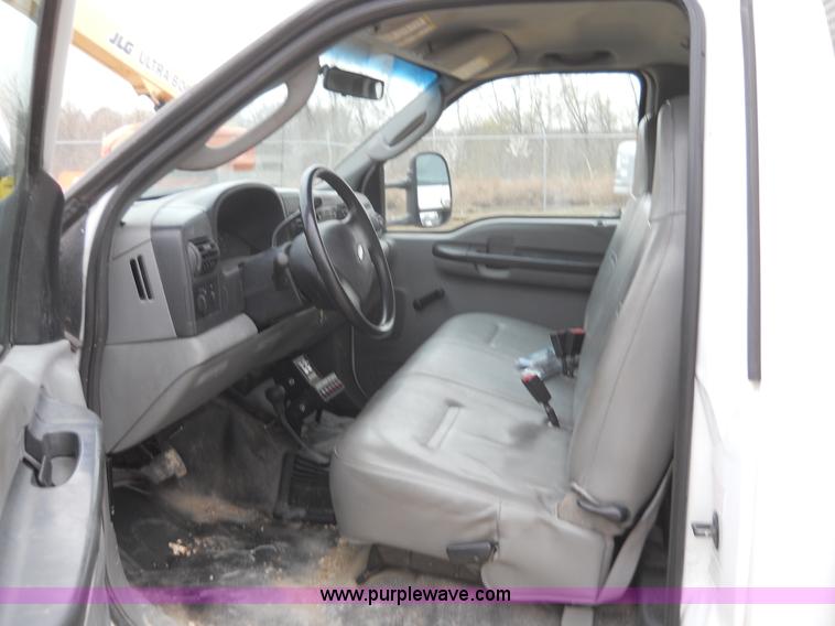 image for item 7848 2006 Ford F550 Super Duty XL truck