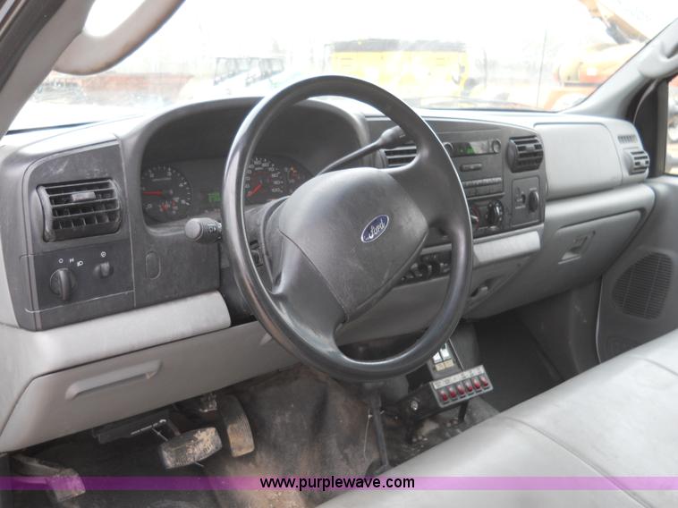 image for item 7848 2006 Ford F550 Super Duty XL truck