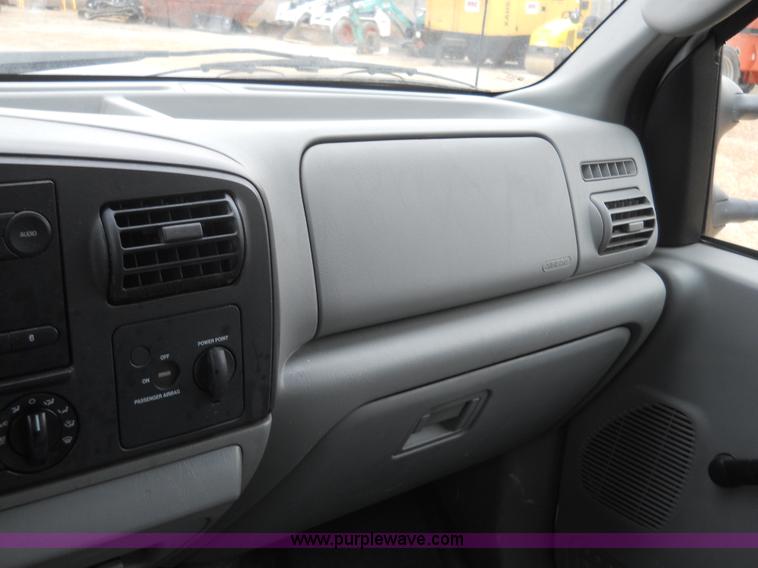 image for item 7848 2006 Ford F550 Super Duty XL truck