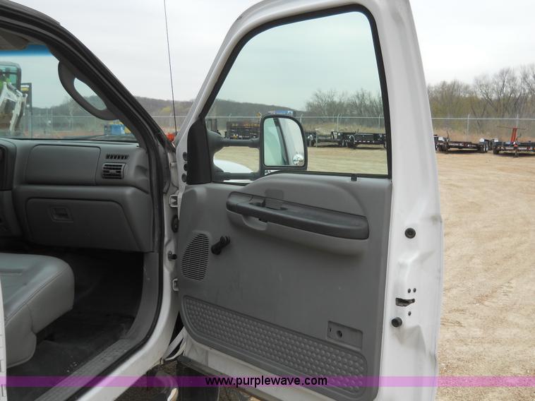 image for item 7848 2006 Ford F550 Super Duty XL truck