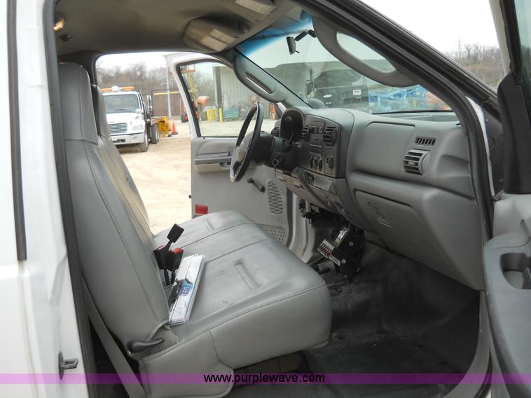 image for item 7848 2006 Ford F550 Super Duty XL truck
