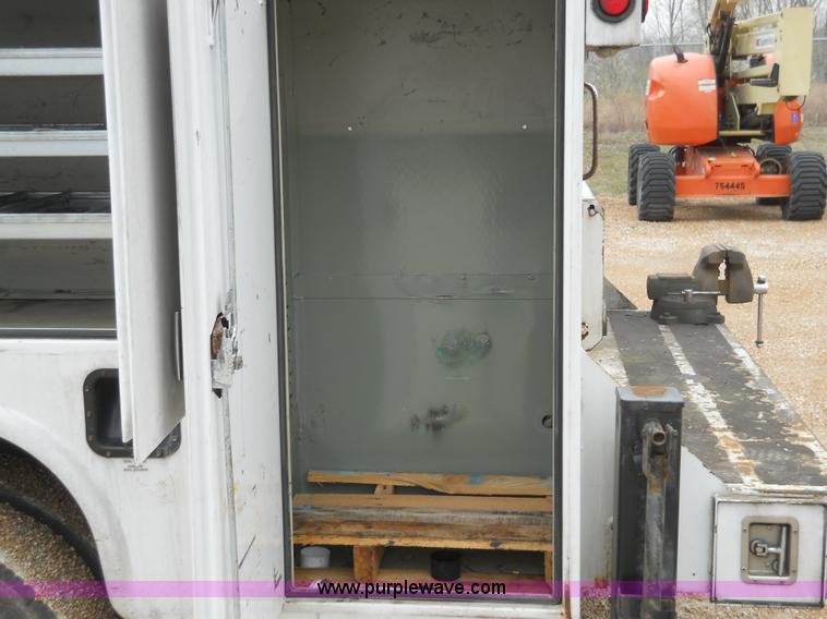 image for item 7848 2006 Ford F550 Super Duty XL truck