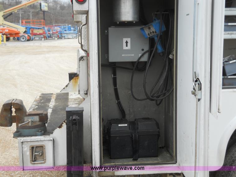 image for item 7848 2006 Ford F550 Super Duty XL truck