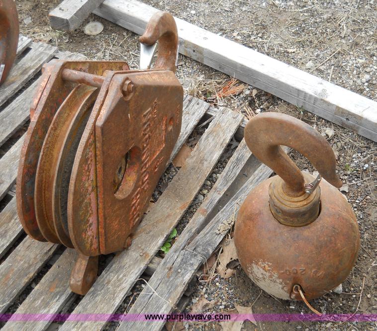 image for item 7849 DRH Johnson lift crane block