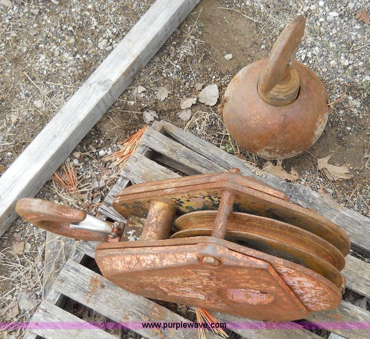 image for item 7849 DRH Johnson lift crane block