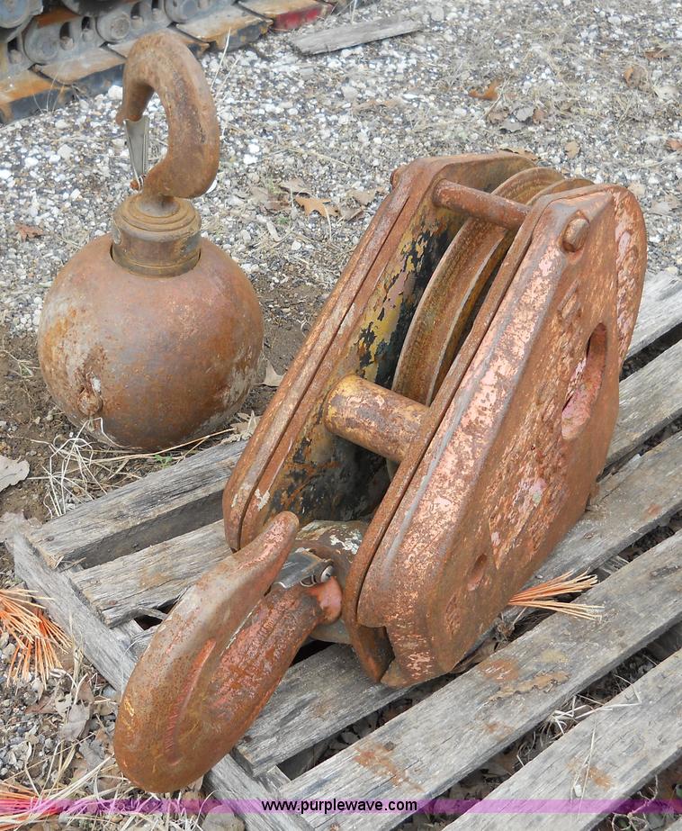 image for item 7849 DRH Johnson lift crane block