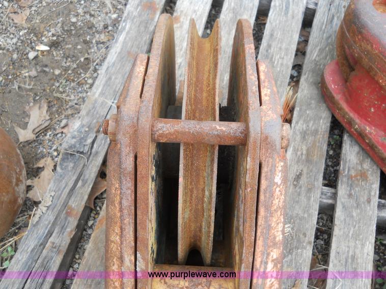 image for item 7849 DRH Johnson lift crane block