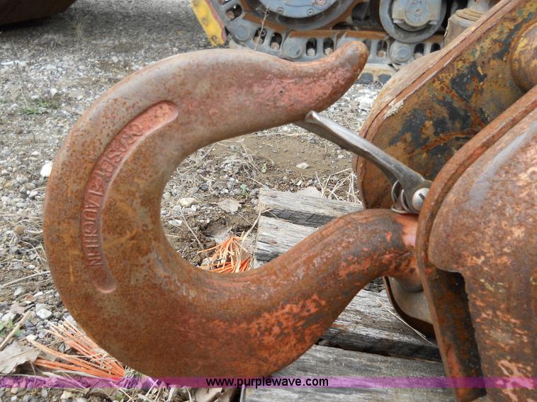 image for item 7849 DRH Johnson lift crane block