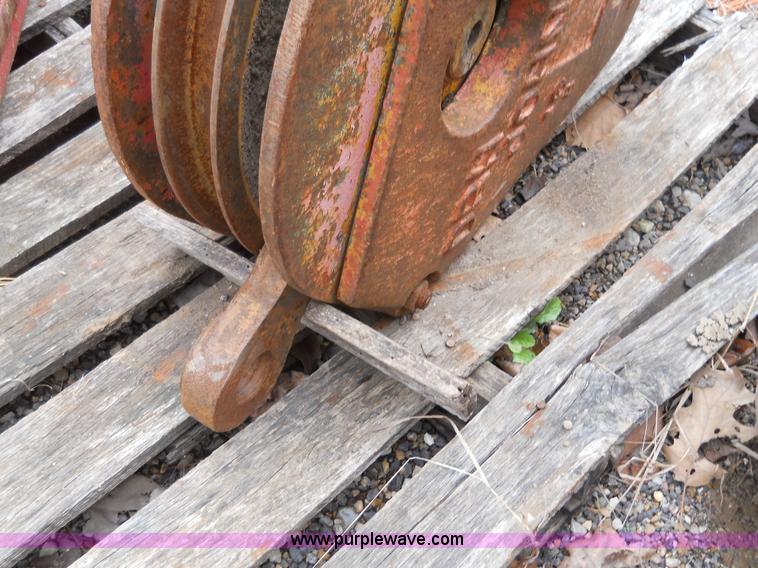 image for item 7849 DRH Johnson lift crane block