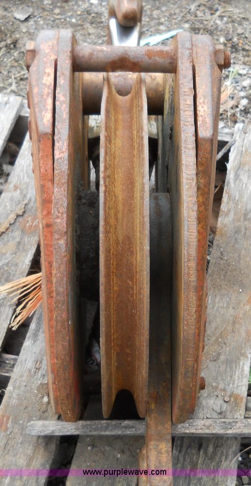 image for item 7849 DRH Johnson lift crane block