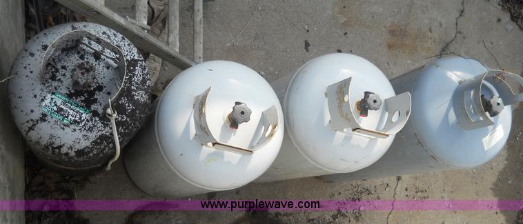 image for item 7854 (4) propane bottles