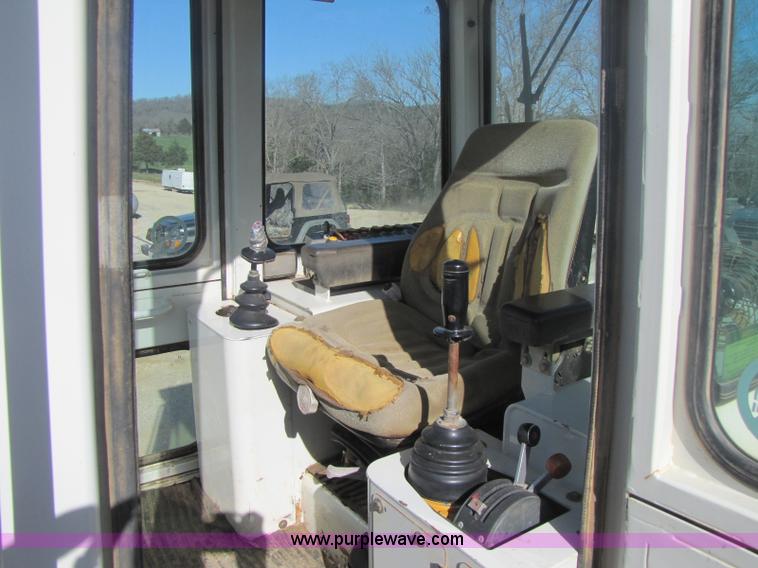 image for item 8448 Liebherr LR631C track loader