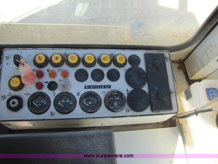 image for item 8448 Liebherr LR631C track loader