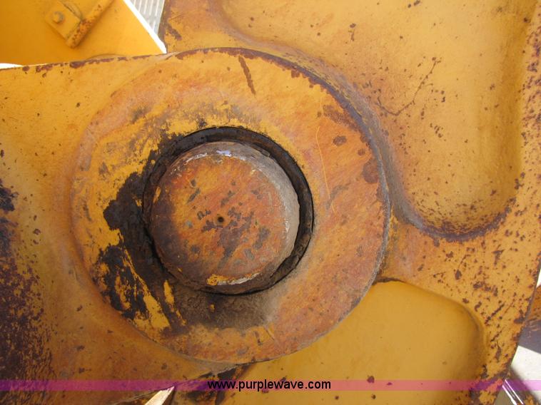 image for item 8448 Liebherr LR631C track loader