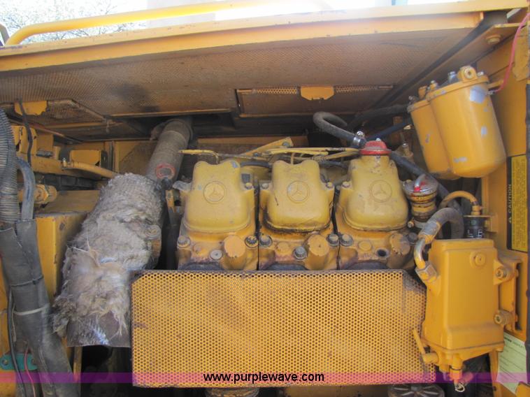 image for item 8448 Liebherr LR631C track loader