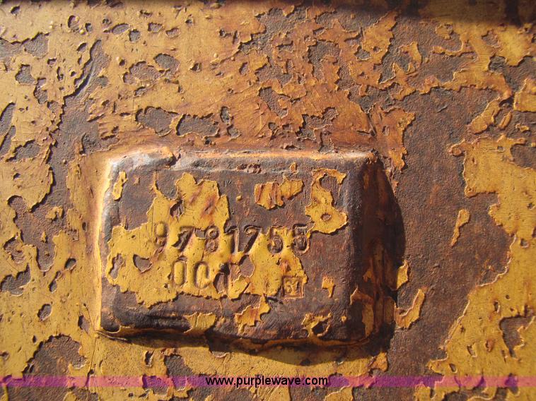 image for item 8448 Liebherr LR631C track loader