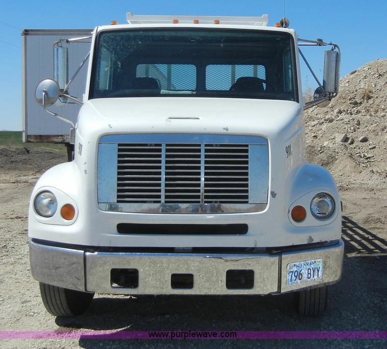 image for item 8517 1996 Freightliner FL112 service truck