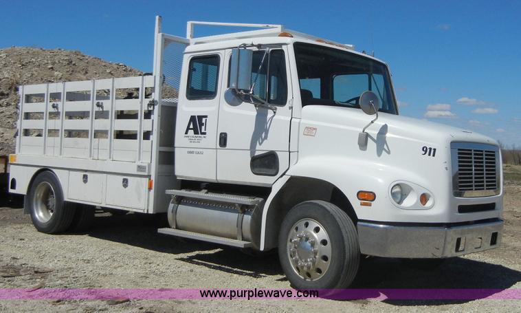 image for item 8517 1996 Freightliner FL112 service truck
