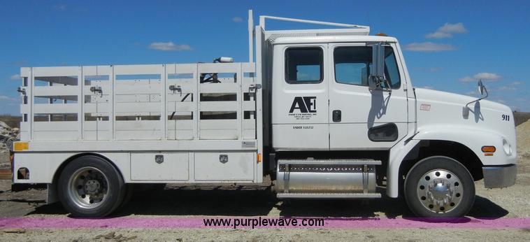 image for item 8517 1996 Freightliner FL112 service truck