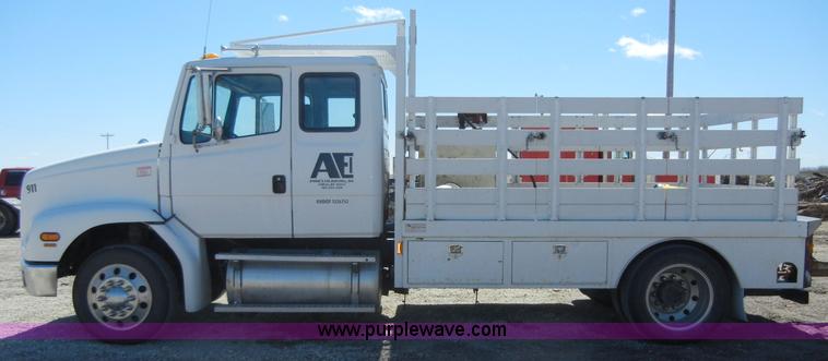 image for item 8517 1996 Freightliner FL112 service truck