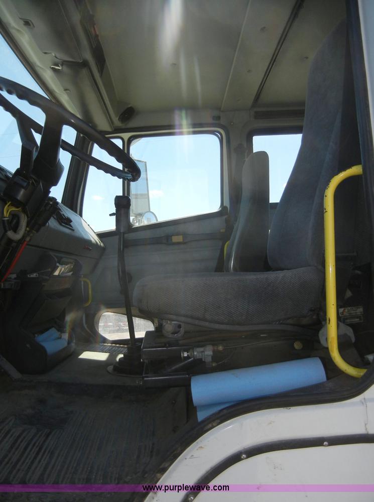 image for item 8517 1996 Freightliner FL112 service truck