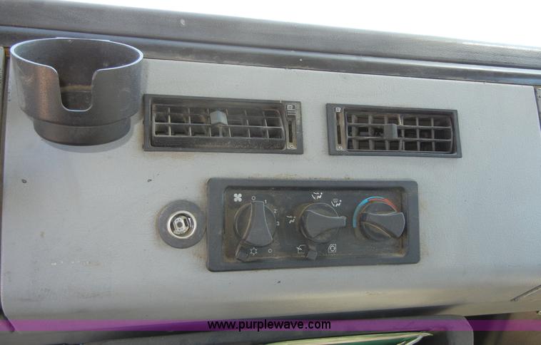 image for item 8517 1996 Freightliner FL112 service truck