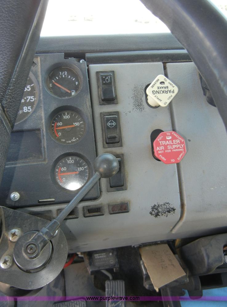 image for item 8517 1996 Freightliner FL112 service truck