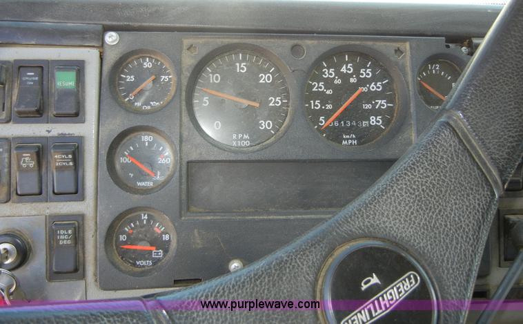 image for item 8517 1996 Freightliner FL112 service truck