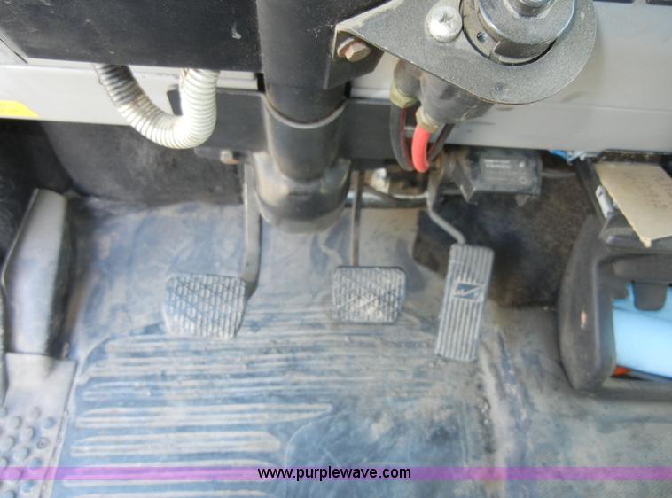 image for item 8517 1996 Freightliner FL112 service truck